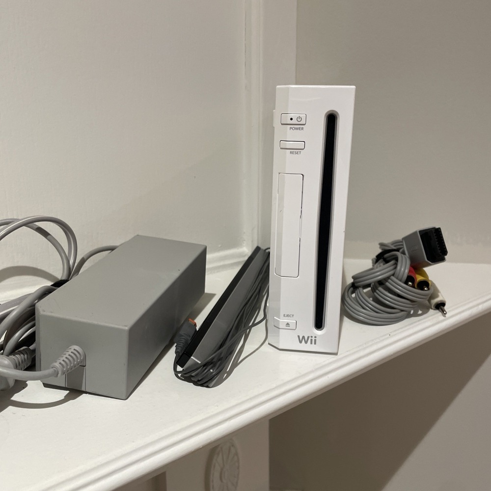 Nintendo Wii Console RVL-001 W/ Cords Backwards Compatible Tested Missing Door